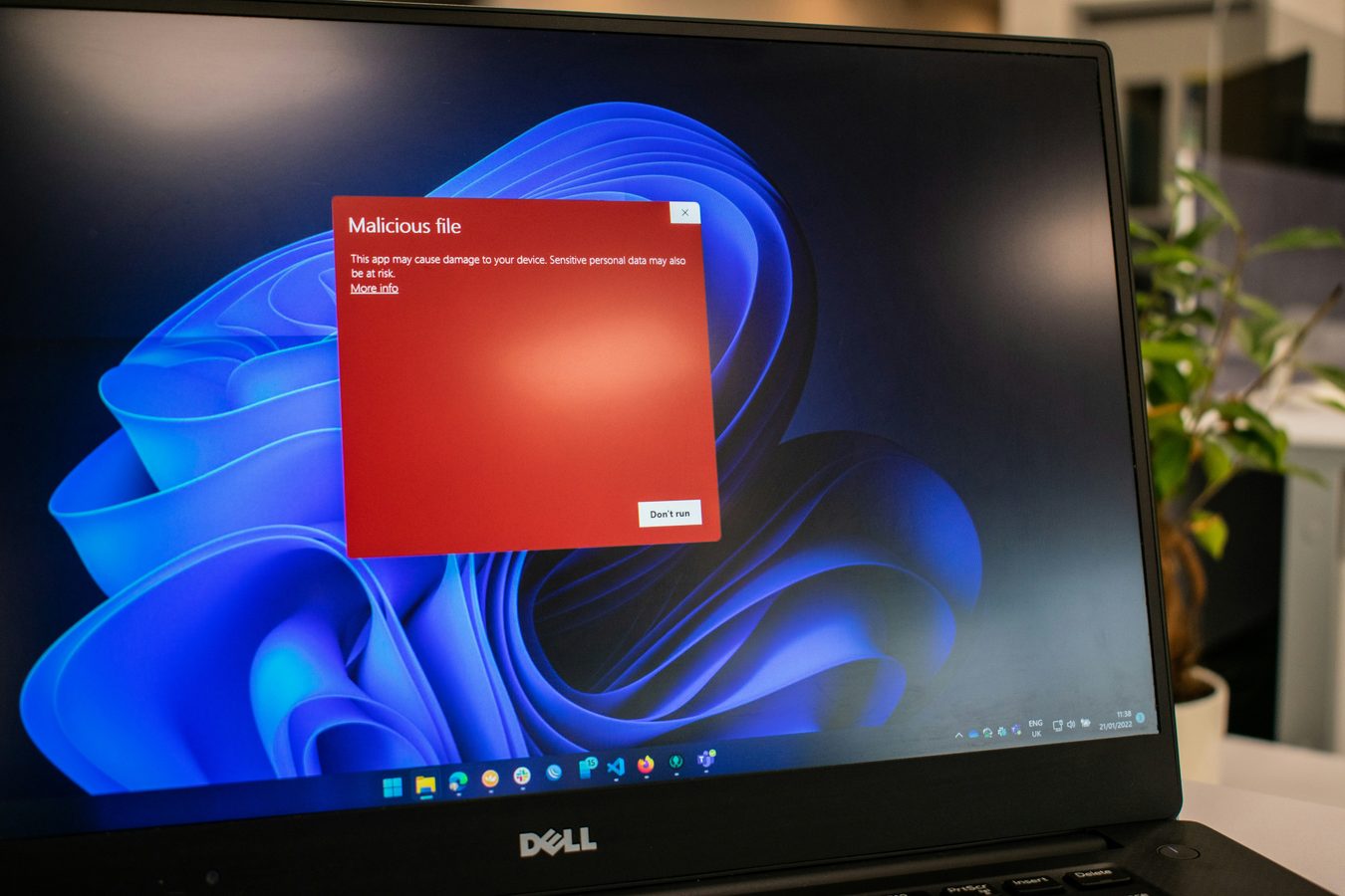 Computer screen showing a malware warning message